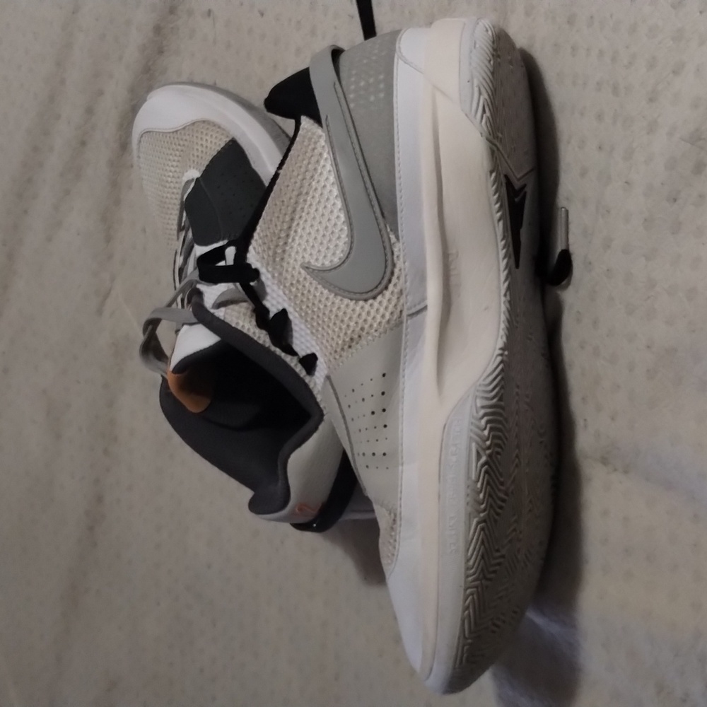 Ja Morant Nike basketball shoes - Picture 4 of 9